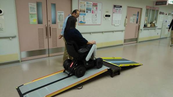 車椅子でタイムアタック！など福祉用具を実際に体験